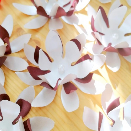 Бумажный цветочек для оформления "Нимфея марсала"